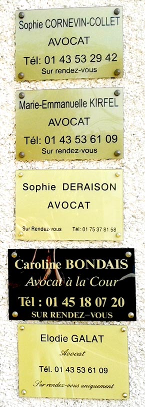 plaques à l'entrée du cabinets des avocats à Maisons-Alfort dans le Val de Marne (94)